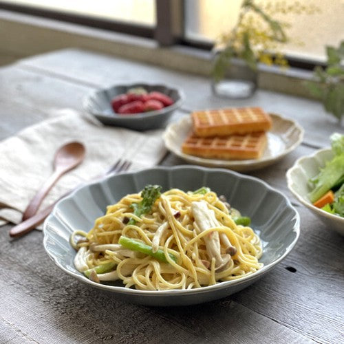 日本製 ❘ 美濃燒花形餐碟 (22.3cm)