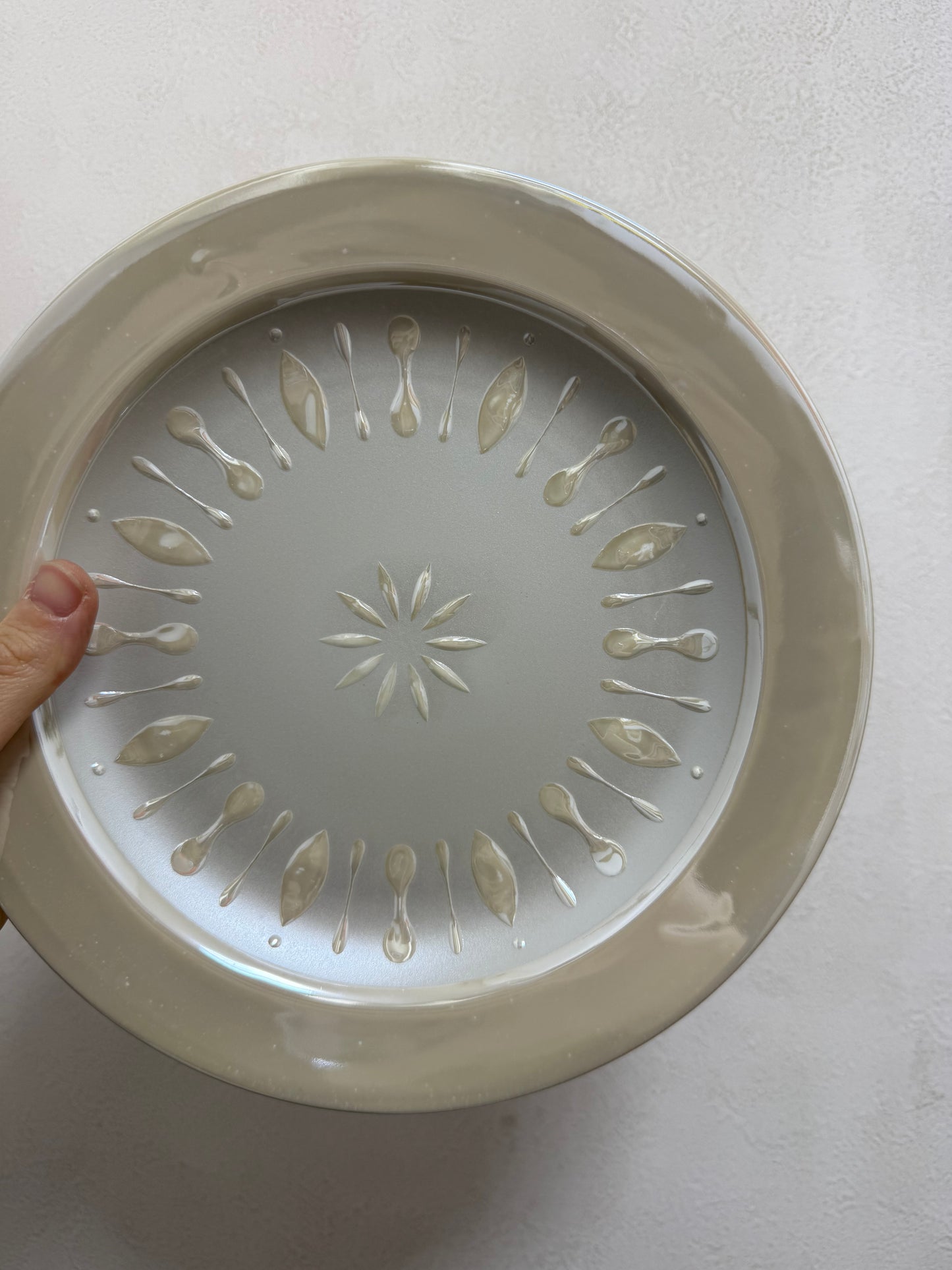 **瑕疵品** 日本製 ❘ 黑白珠光面餐碟禮盒裝 (23.5cm)
