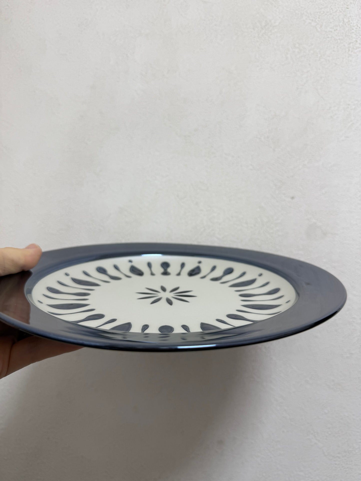 **瑕疵品** 日本製 ❘ 黑白珠光面餐碟禮盒裝 (23.5cm)